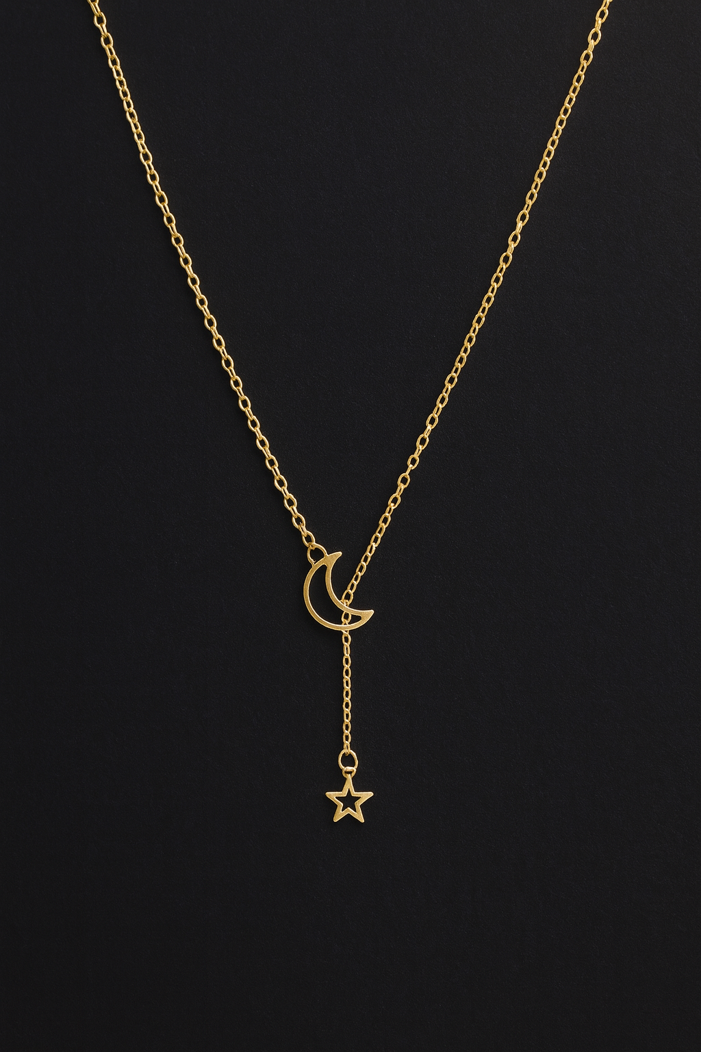 Delikatny łańcuszek z motywem księżyca i gwiazdki