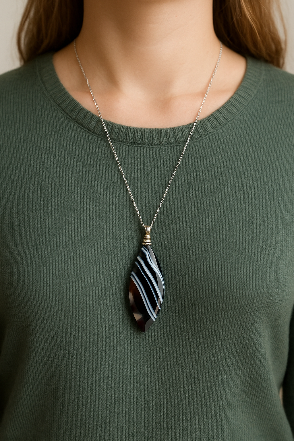 Wisior ze szlifowanego agatu