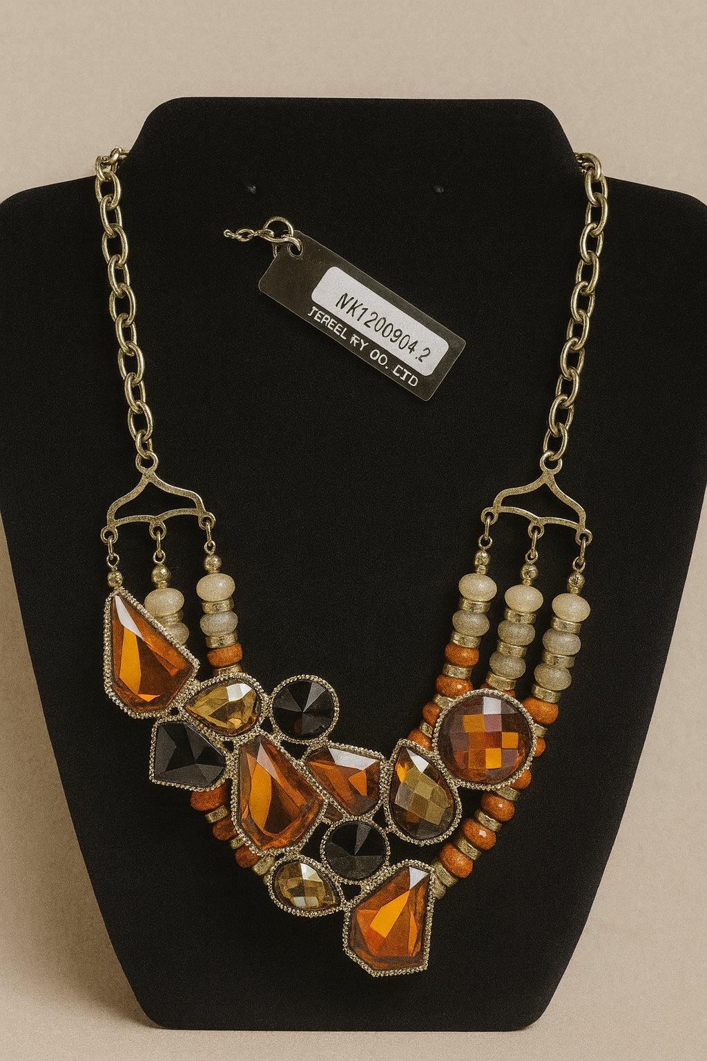 Komplet biżuterii z kamieniami