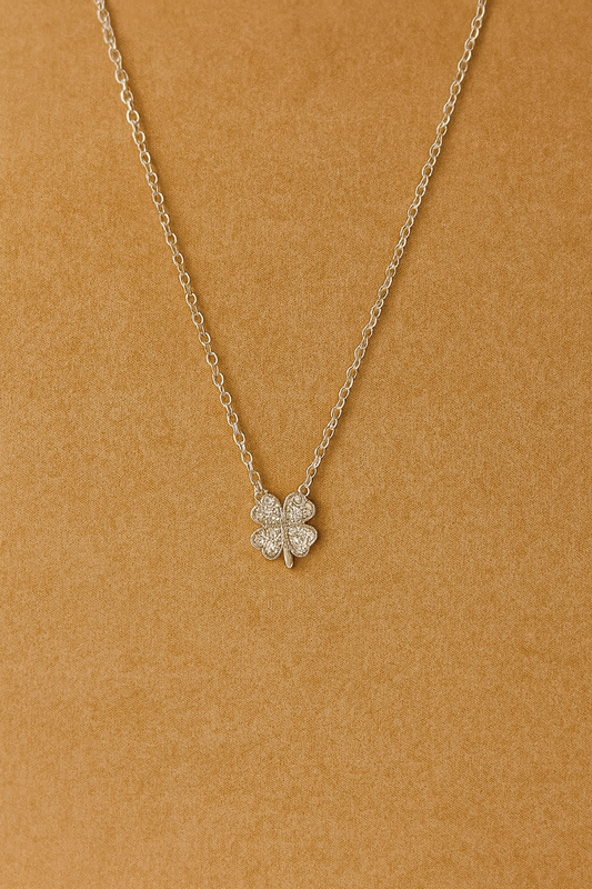 Naszyjnik z czterolistną koniczyną