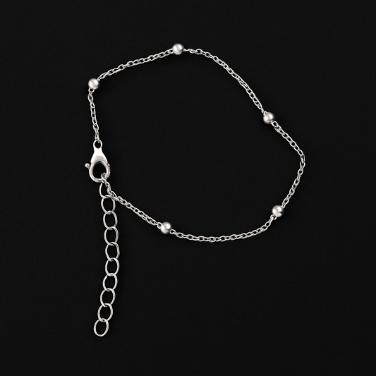 Delikatna bransoletka w kolorze srebrnym