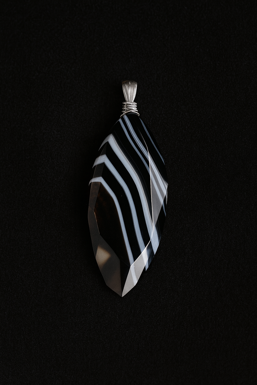 Wisior ze szlifowanego agatu