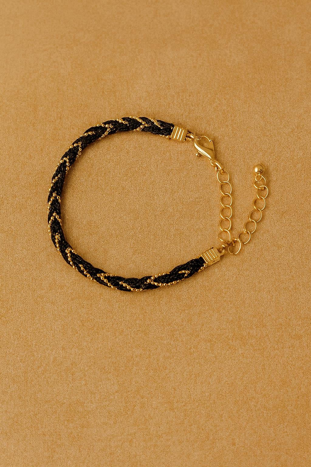 Delikatna bransoletka czarno-złota